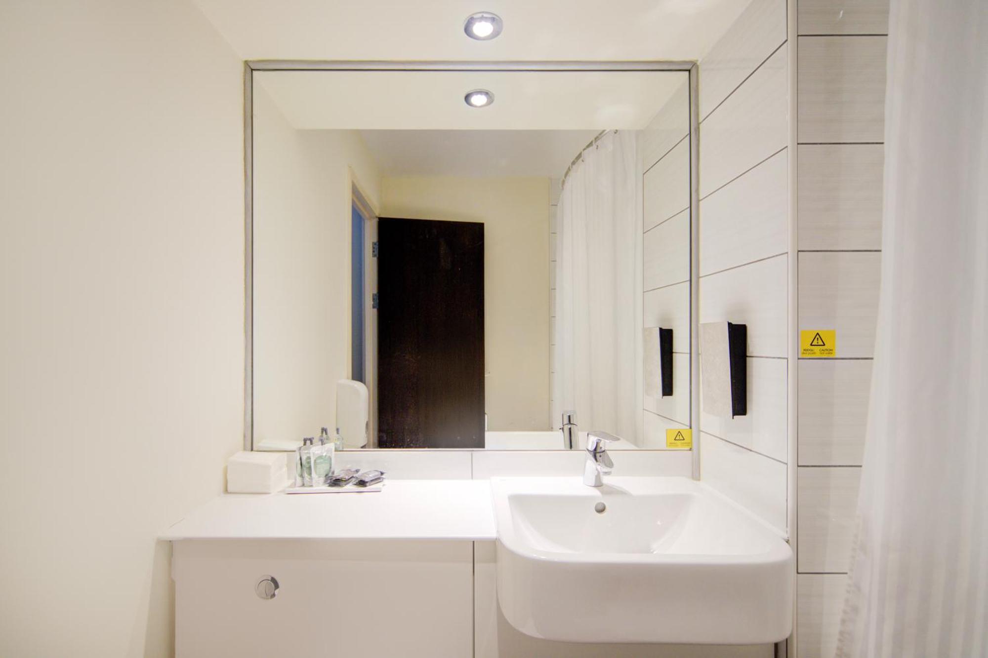 Belvilla Newport City Centre Hotel - Lifestyle Dış mekan fotoğraf